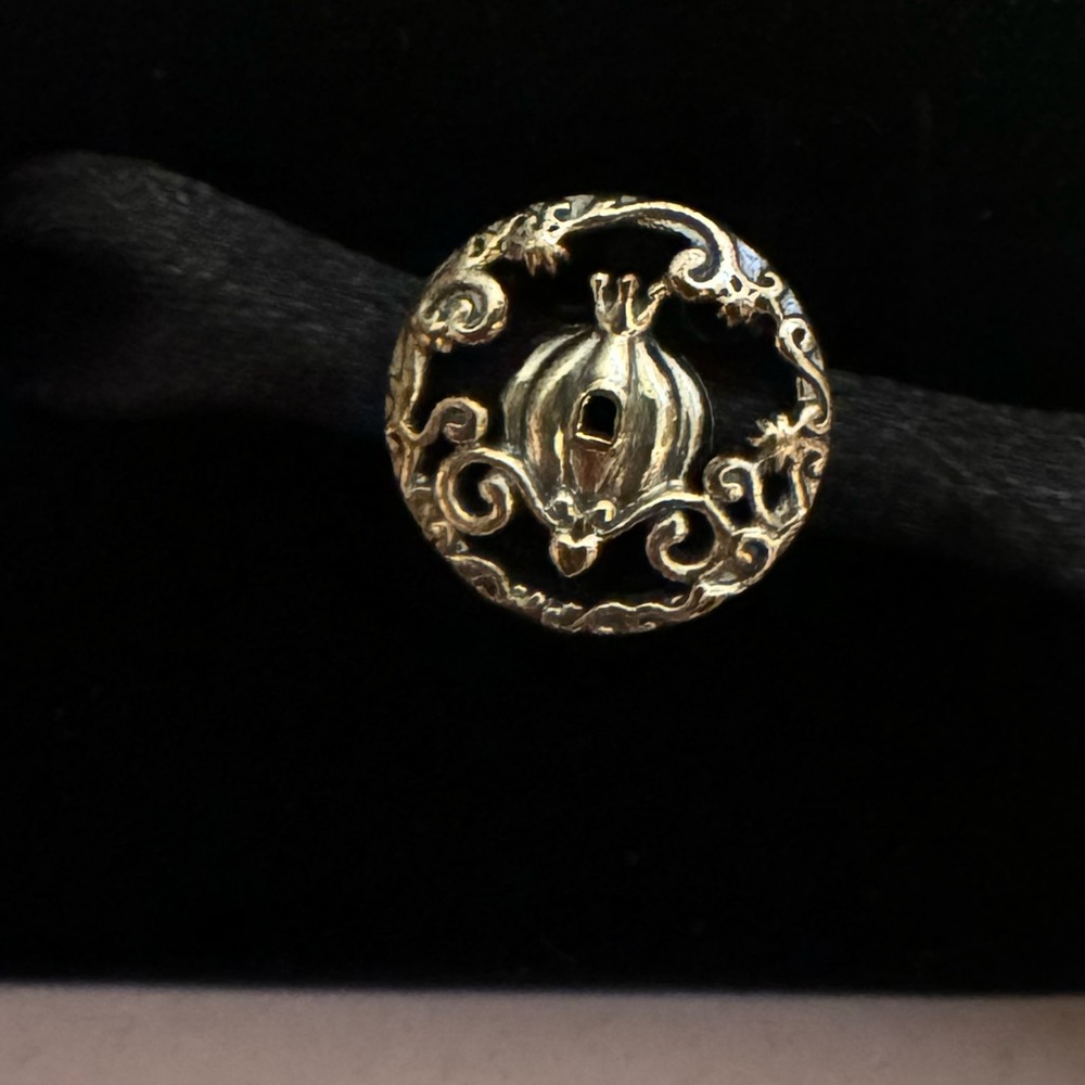 Pandora Disney collection Cinderella charm. BRAND NEW !!